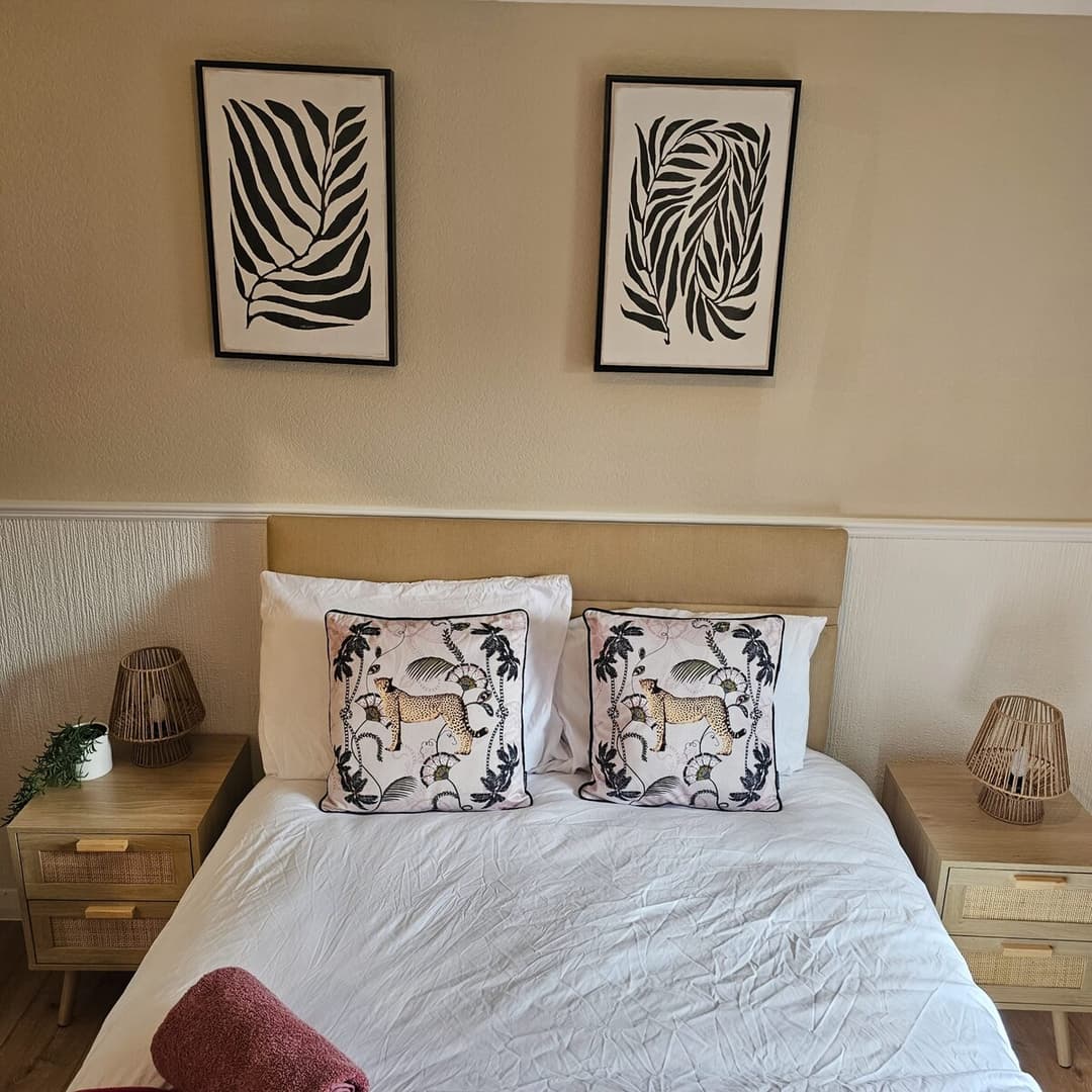 1 Bed - Cosy Edinburgh Flat Nr Royal Infirmary  - View 2