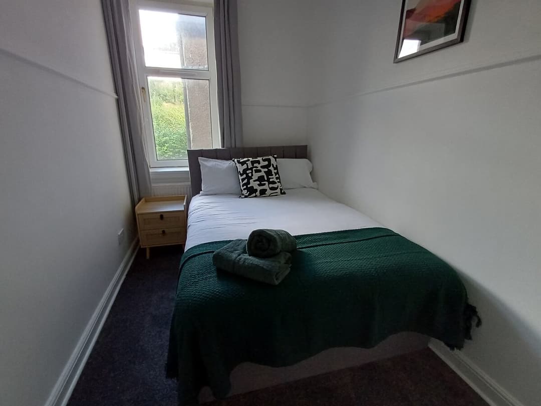 3br Flat • Near Maryhill / Glasgow West End - View 2