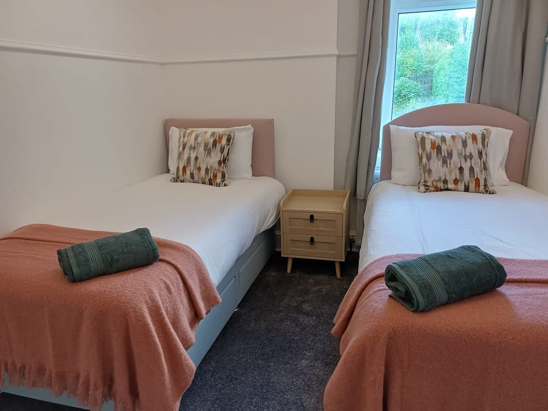 3br Flat • Near Maryhill / Glasgow West End - View 3
