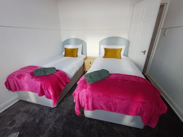 3br Flat • Near Maryhill / Glasgow West End - View 3