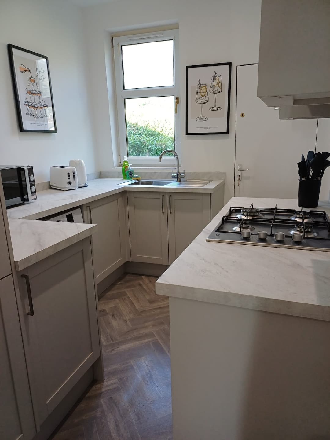 3br Flat • Near Maryhill / Glasgow West End - View 5