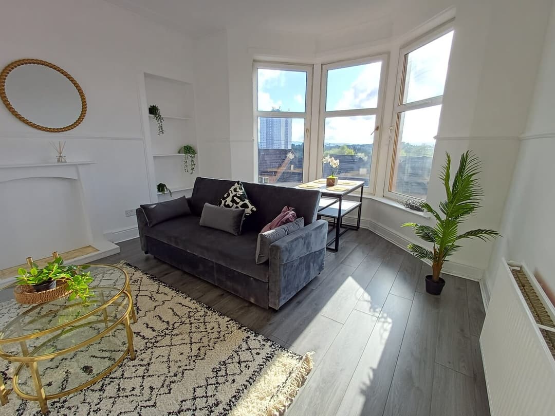 3br Flat • Near Maryhill / Glasgow West End - View 9