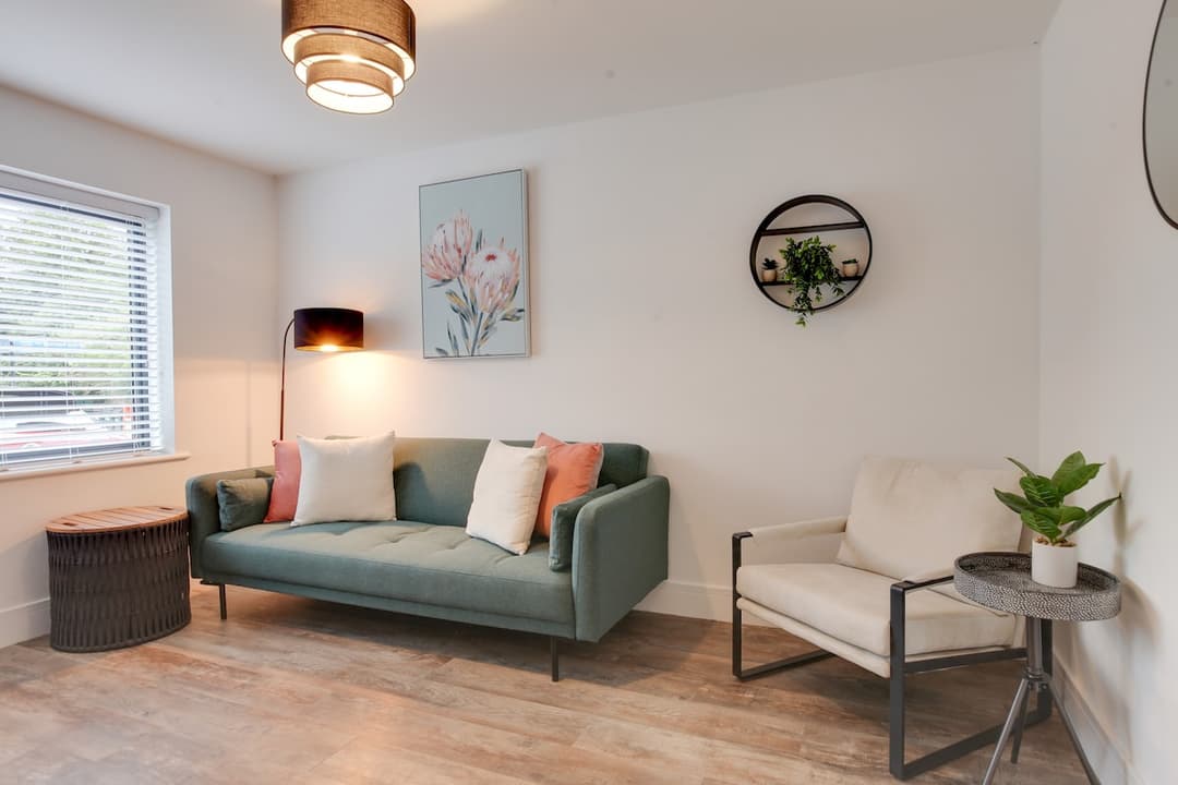 Big Discounts |4 Bed House | Parking  | Garden - View 18