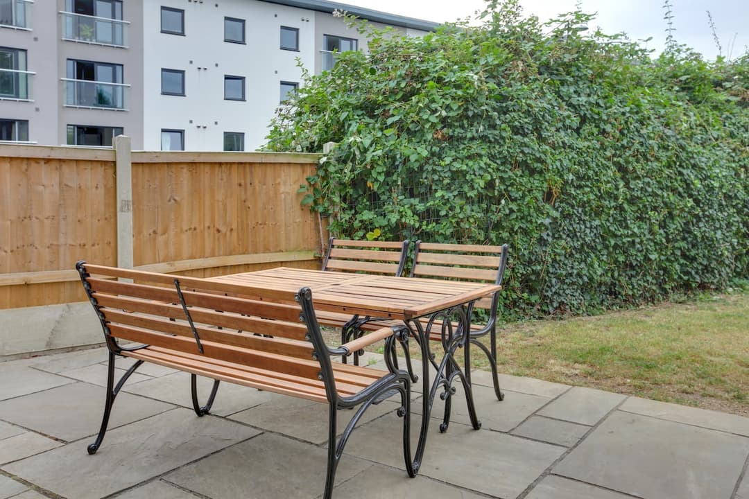 Big Discounts |4 Bed House | Parking  | Garden - View 22