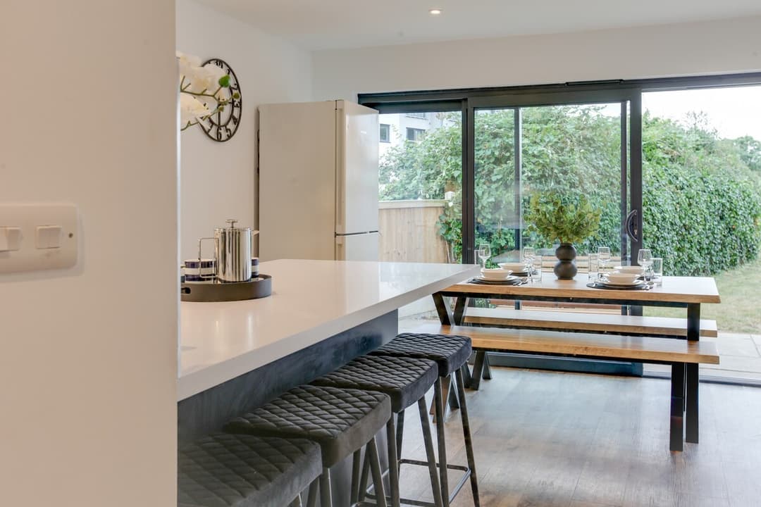 Big Discounts |4 Bed House | Parking  | Garden - View 4