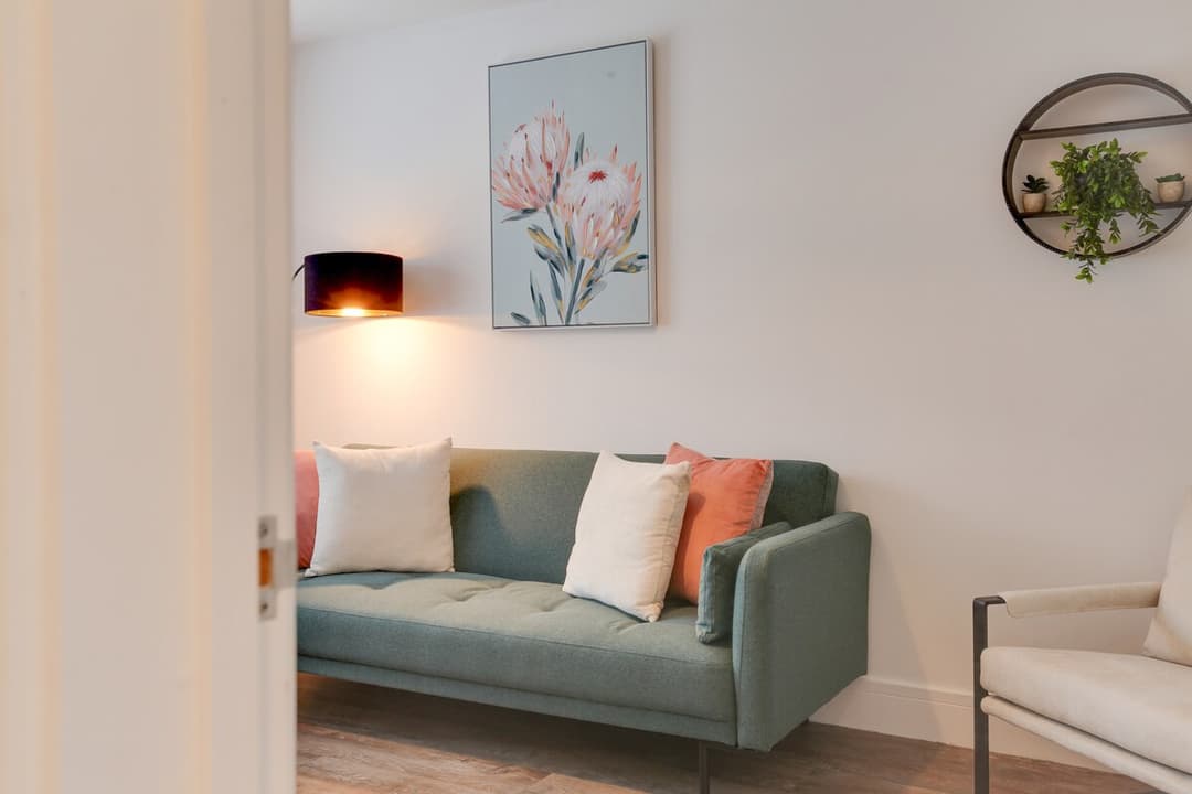 Big Discounts |4 Bed House | Parking  | Garden - View 11