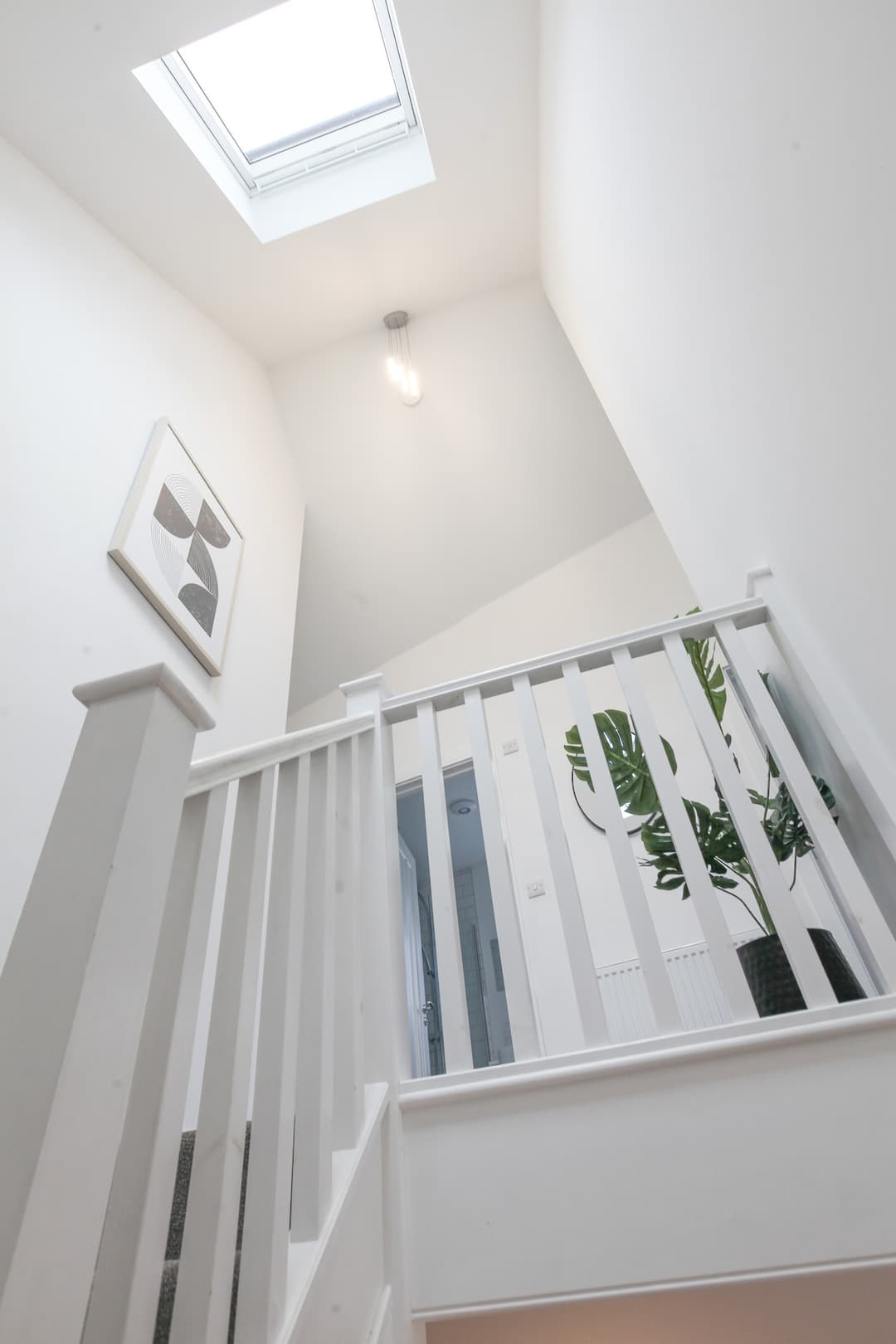 Big Discounts |4 Bed House | Parking  | Garden - View 12
