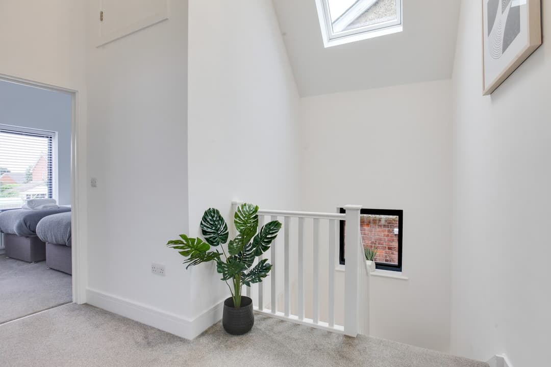 Big Discounts |4 Bed House | Parking  | Garden - View 13