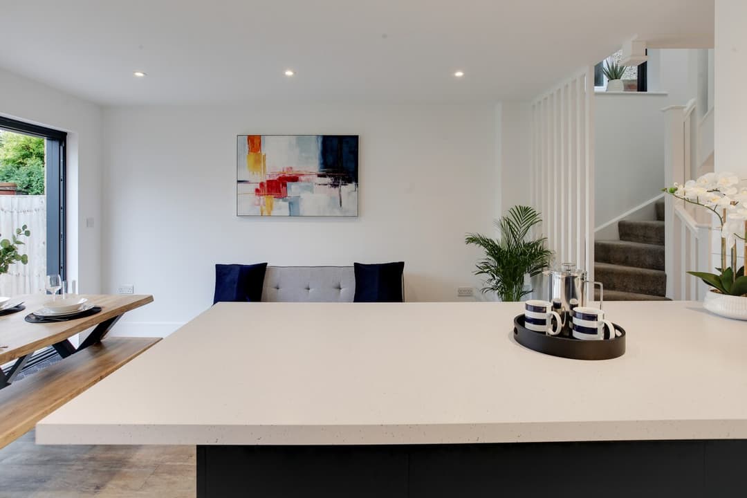 Big Discounts |4 Bed House | Parking  | Garden - View 15