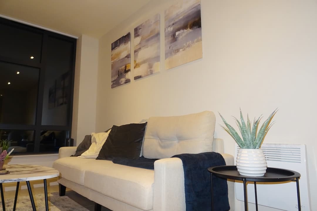 Modern Flat - Leeds City Centre  - View 12