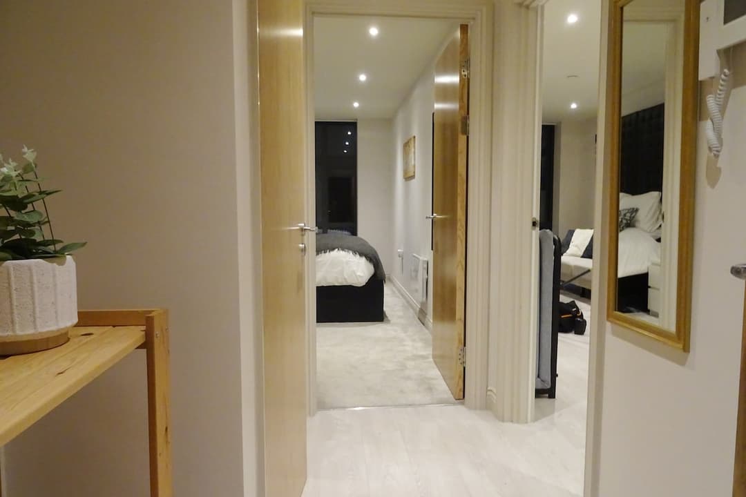 Modern Flat - Leeds City Centre  - View 15