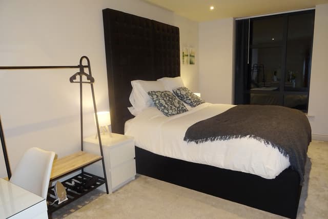 Modern Flat - Leeds City Centre  - View 2