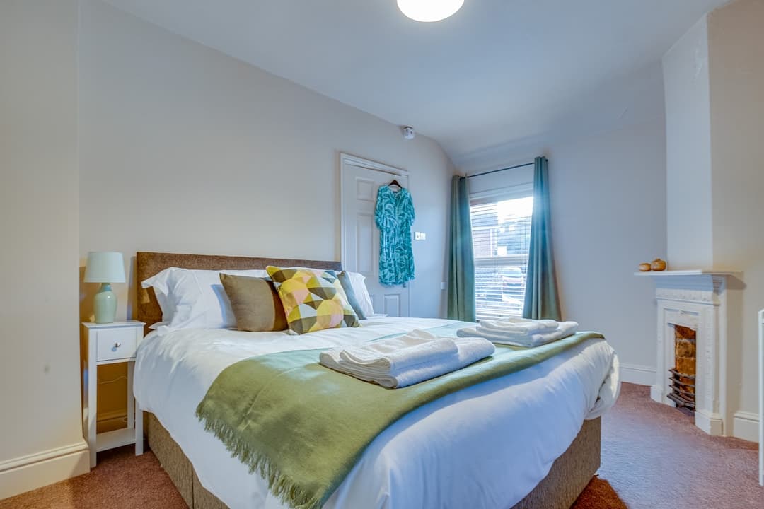 Charming Home for 10 | Perfect for Work & Leisure - View 9