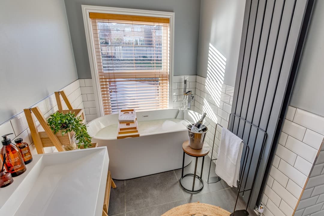 Charming Home for 10 | Perfect for Work & Leisure - View 10
