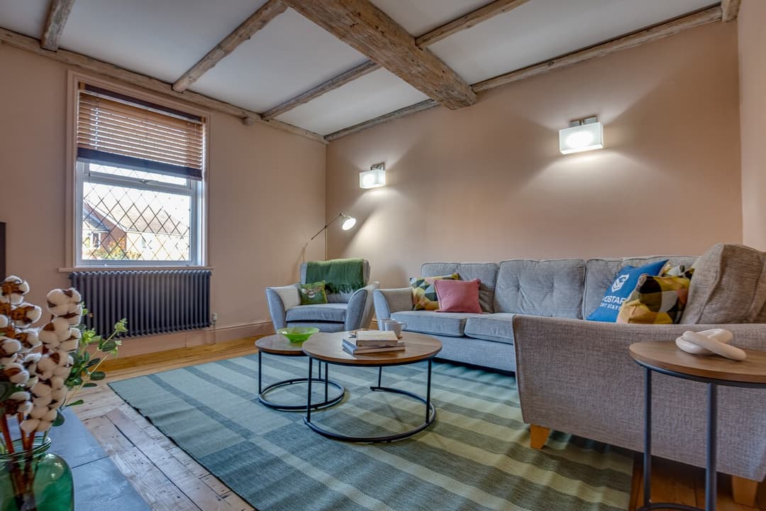 Charming Home for 10 | Perfect for Work & Leisure - View 6