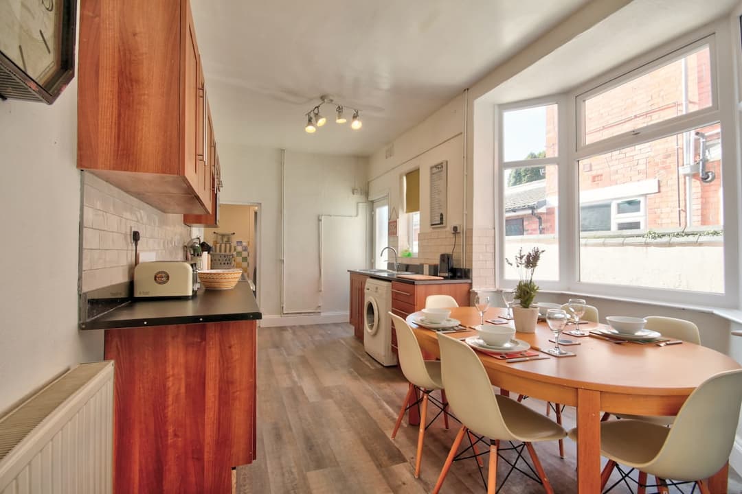 Central 5 Bedroom House, Comfortable, Homely And Spacious. - View 3