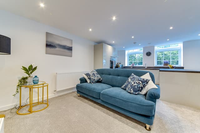 Contemporary & Stylish 2-Bed -Parking*Wifi*Netflix - View 1