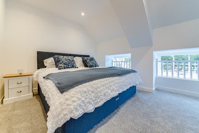 Contemporary & Stylish 2-Bed -Parking*Wifi*Netflix - View 2