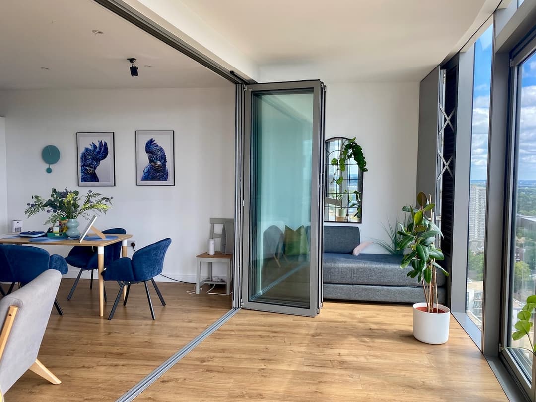 Skyline Views, Boutique Flat, West London - View 26