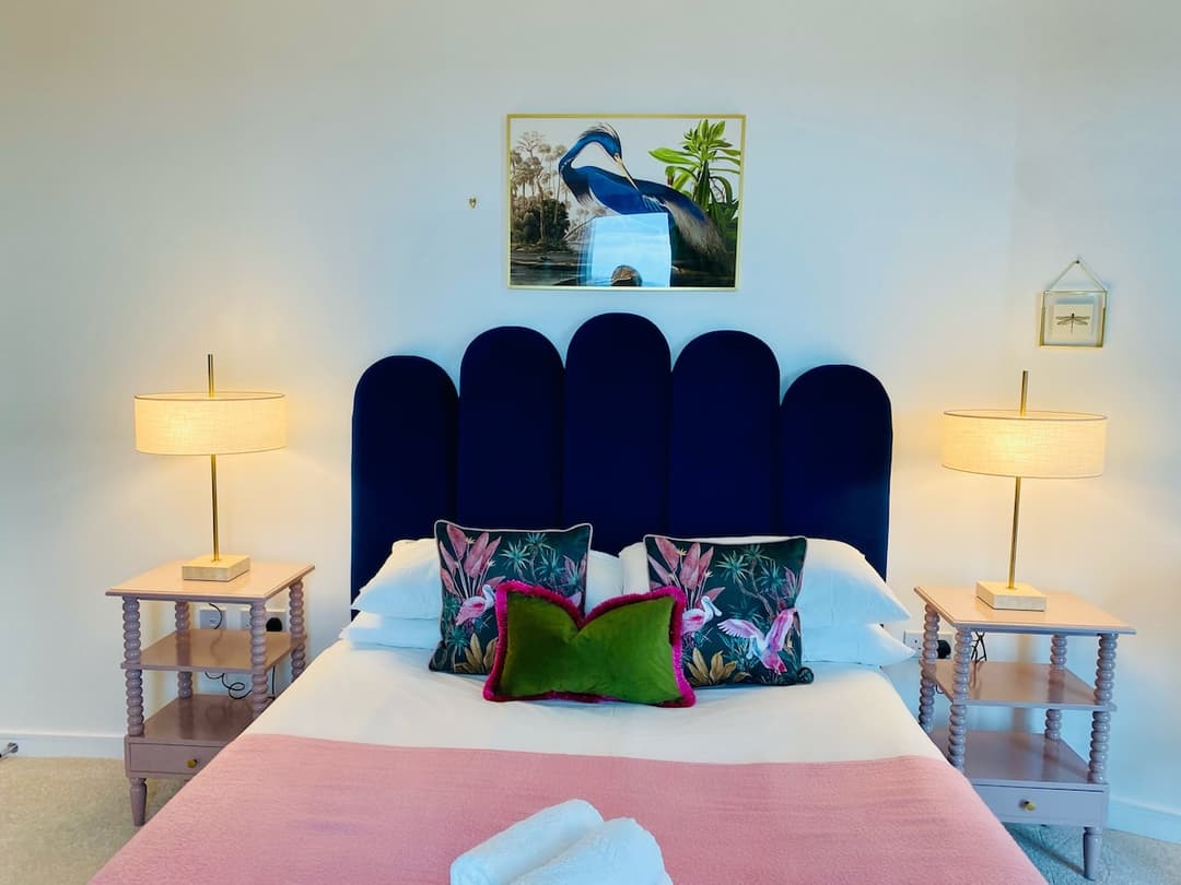 Skyline Views, Boutique Flat, West London - View 29