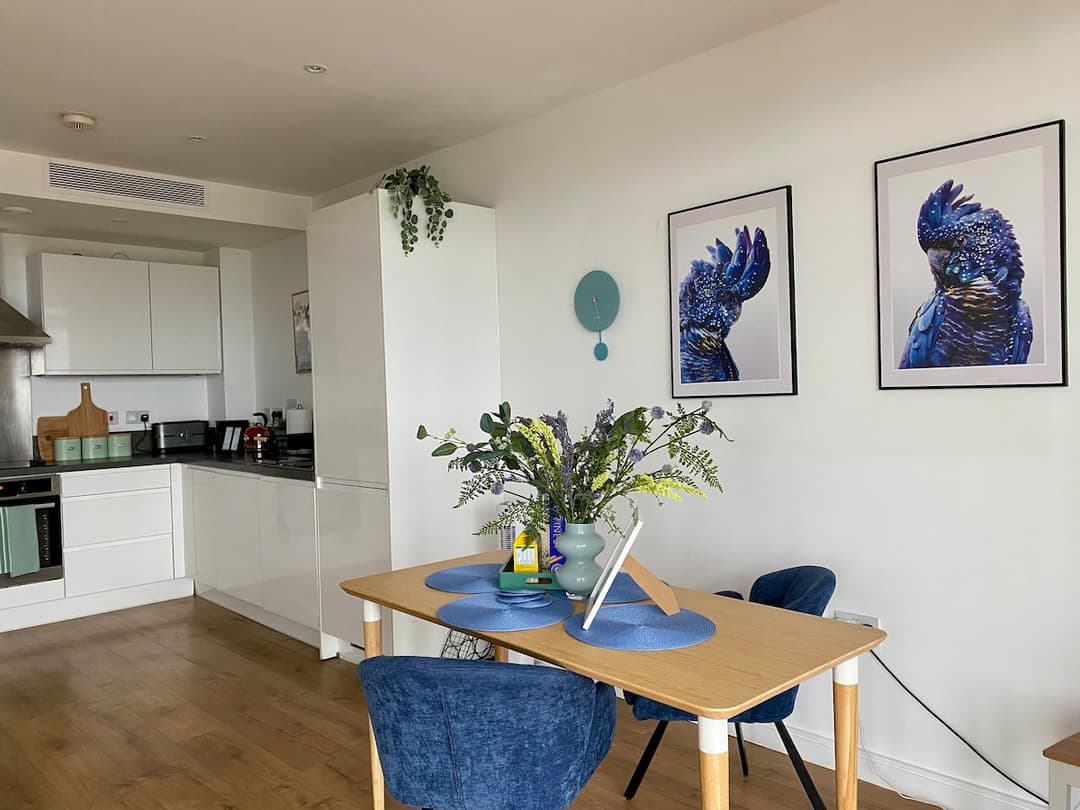 Skyline Views, Boutique Flat, West London - View 30