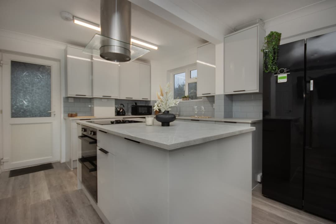 Contractors | 6-Bedrooms| Parking|Garden - View 7