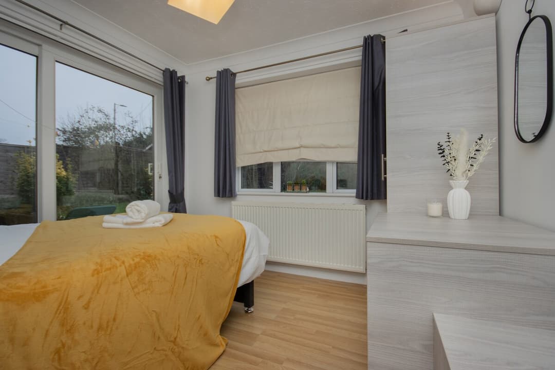 Contractors | 6-Bedrooms| Parking|Garden - View 8