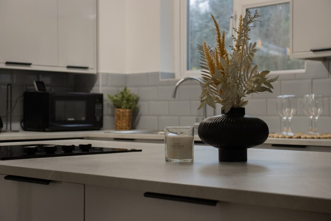 Contractors | 6-Bedrooms| Parking|Garden - View 10