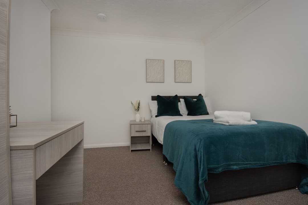 Contractors | 6-Bedrooms| Parking|Garden - View 17