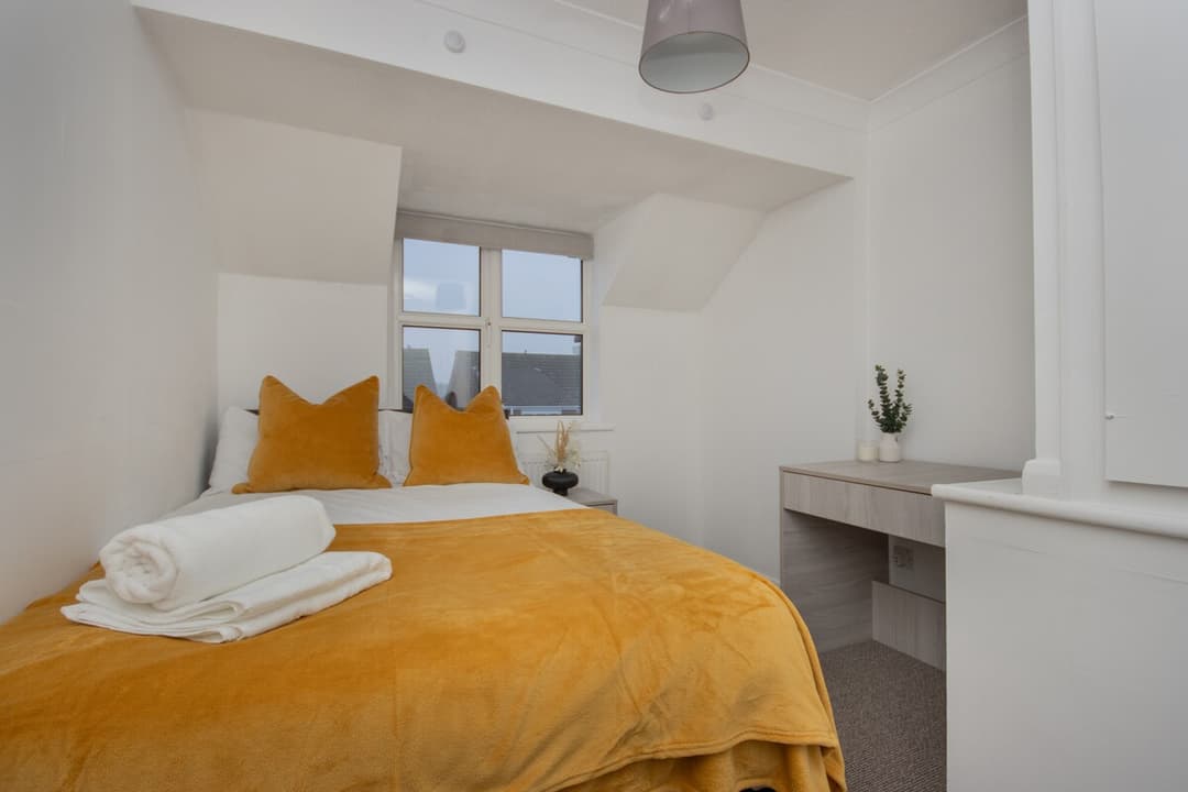 Contractors | 6-Bedrooms| Parking|Garden - View 22
