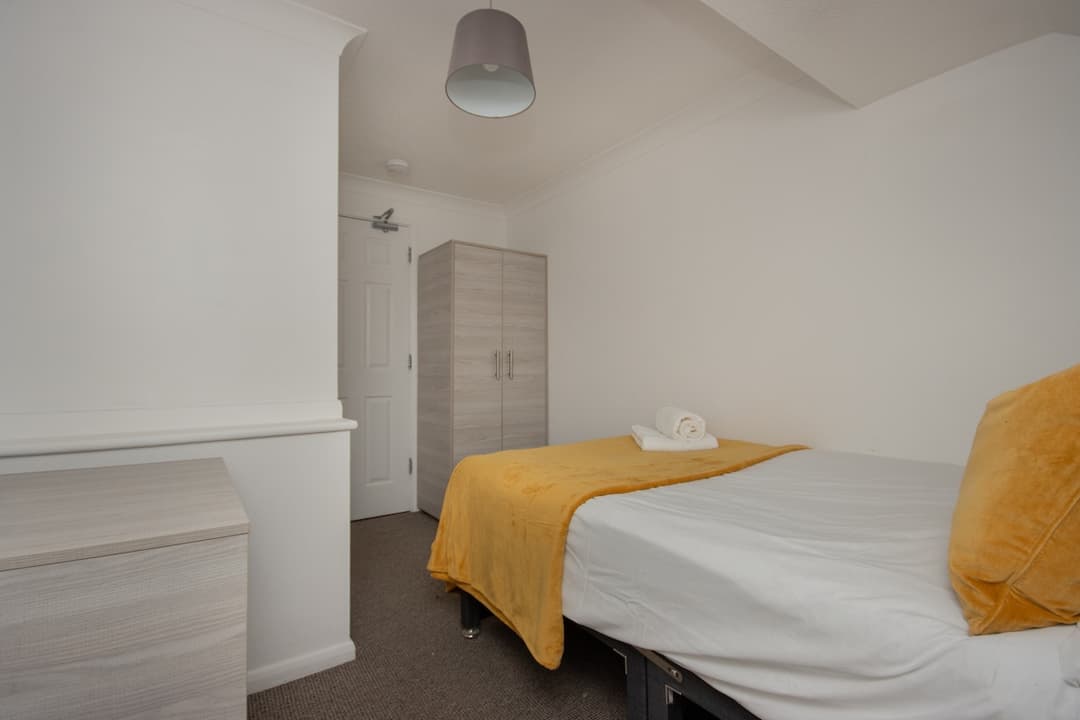 Contractors | 6-Bedrooms| Parking|Garden - View 25