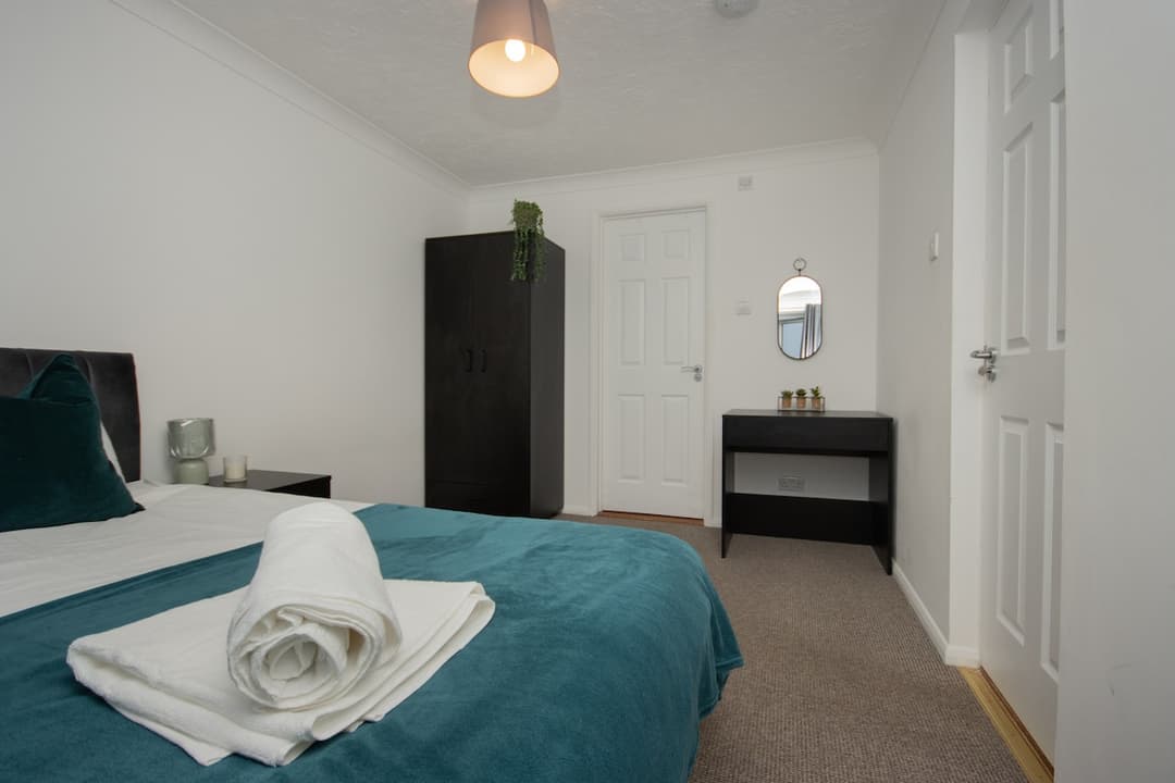 Contractors | 6-Bedrooms| Parking|Garden - View 28