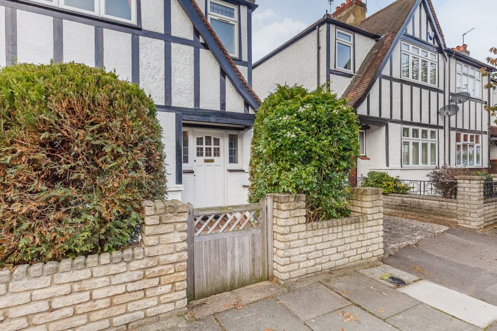 Lovely 4 Bed Wimbledon + parking - View 5