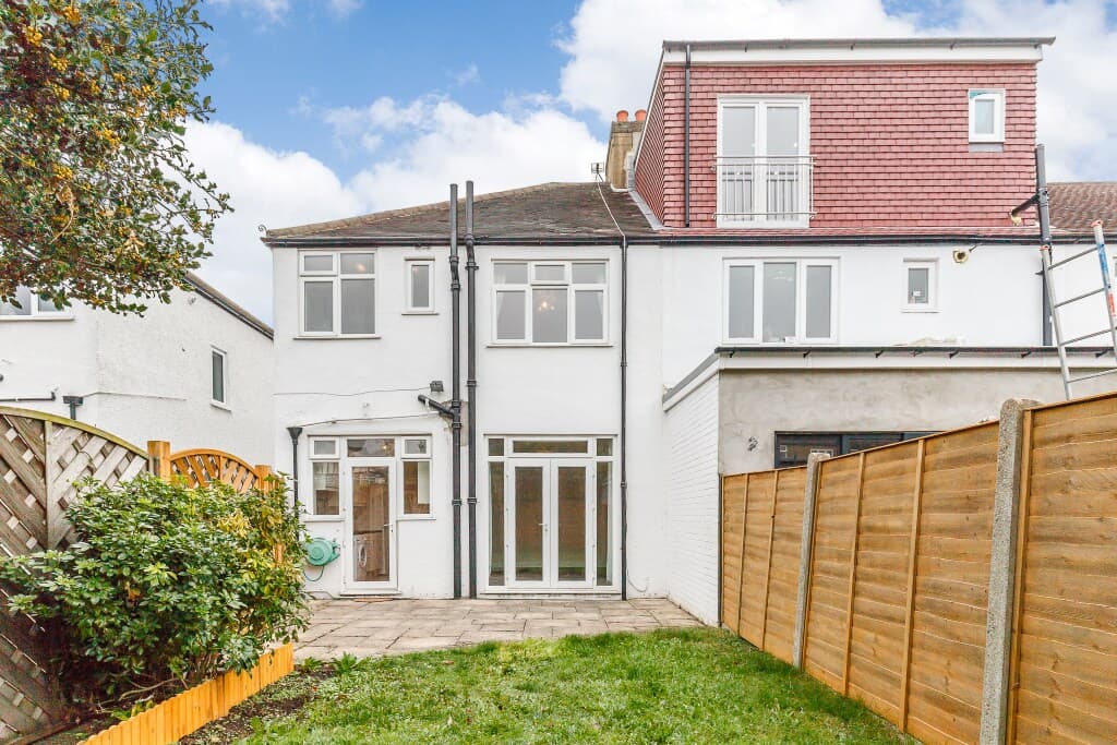 Lovely 4 Bed Wimbledon + parking - View 8