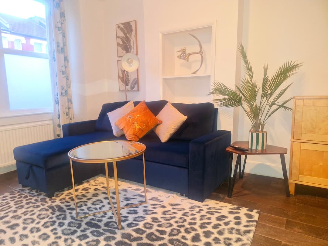 Lovely 3 Bed Wimbledon + Garden - View 4