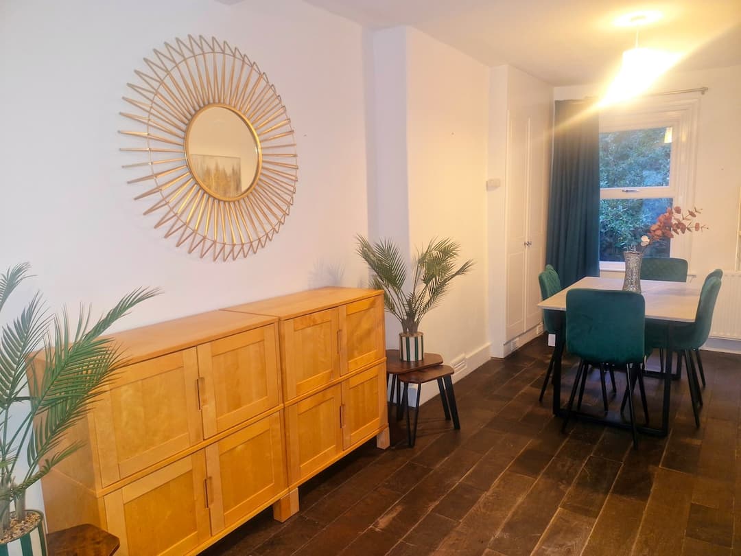 Lovely 3 Bed Wimbledon + Garden - View 6