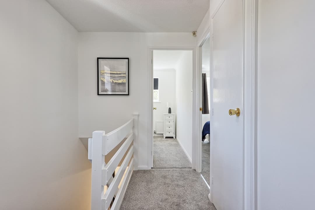 Big Discounts | 3 Bed | Parking | Garden - View 16