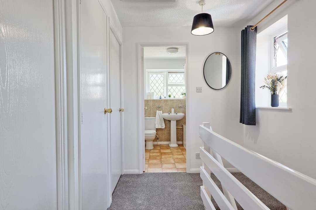 Big Discounts | 3 Bed | Parking | Garden - View 18