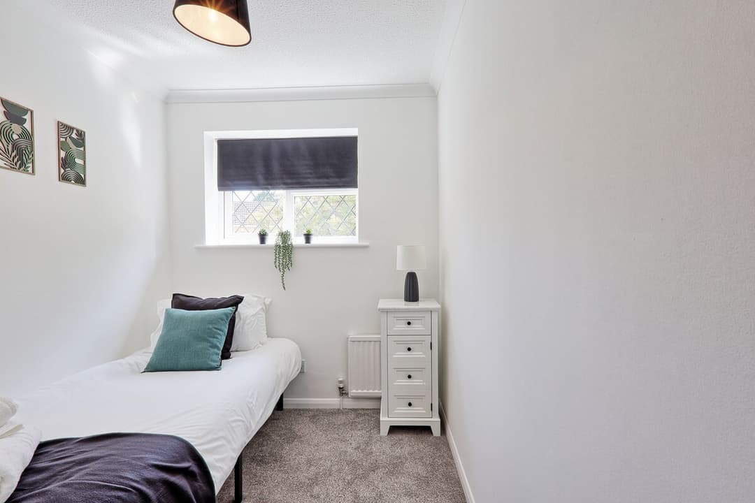 Big Discounts | 3 Bed | Parking | Garden - View 19