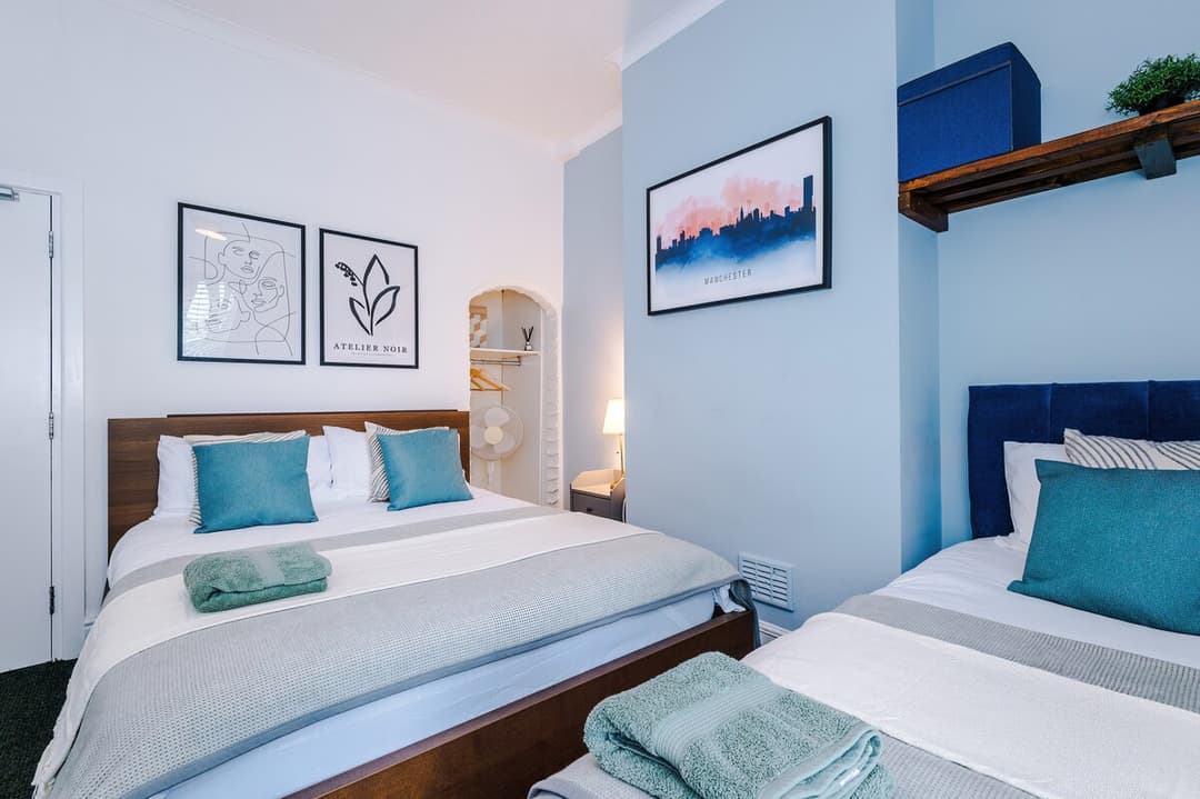 Stylish 3 bed  | sleeps 8 | Free parking & Netflix - View 20
