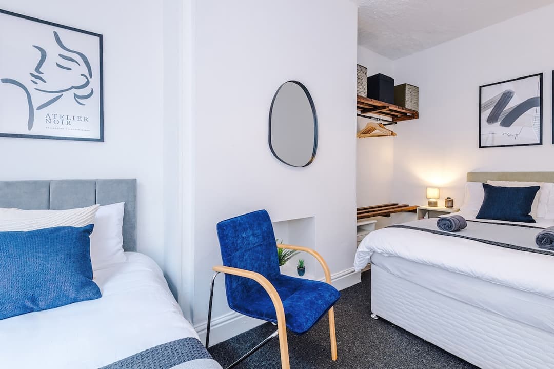 Stylish 3 bed  | sleeps 8 | Free parking & Netflix - View 23
