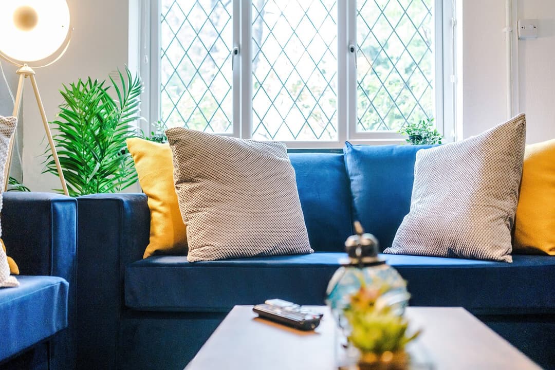 Stylish home | sleeps 6 & FREE off-road parking! - View 6