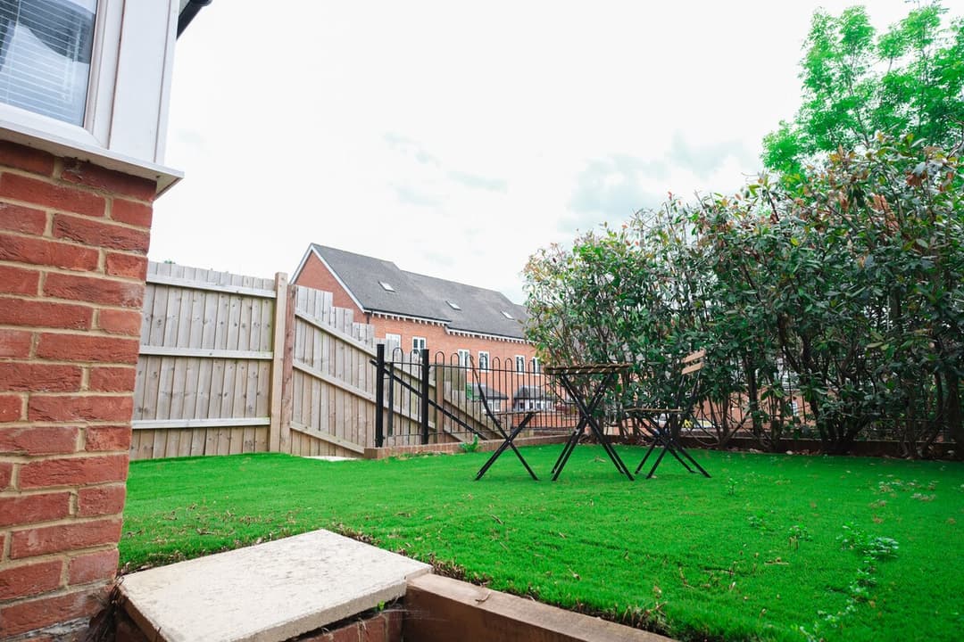 4 Bed Townhouse Rochester W/ Parking - View 10