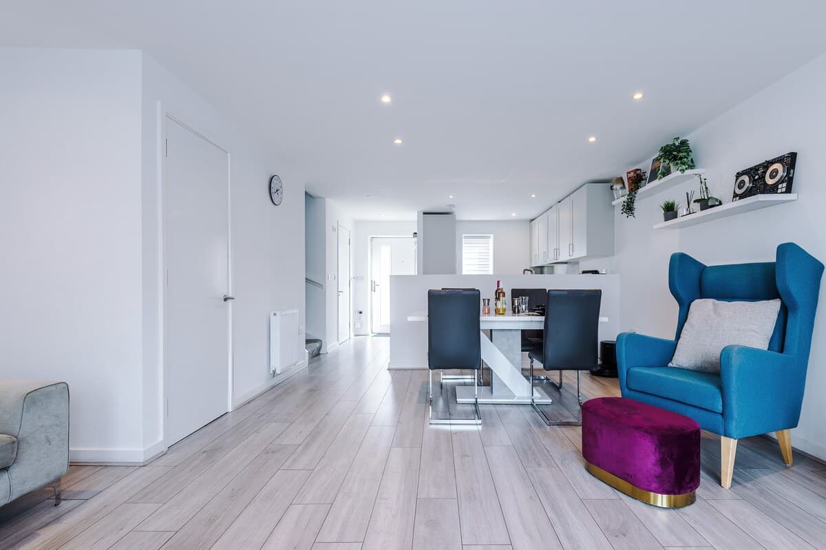2br Getaway In Salford W/ Wifi, Ps5, Parking