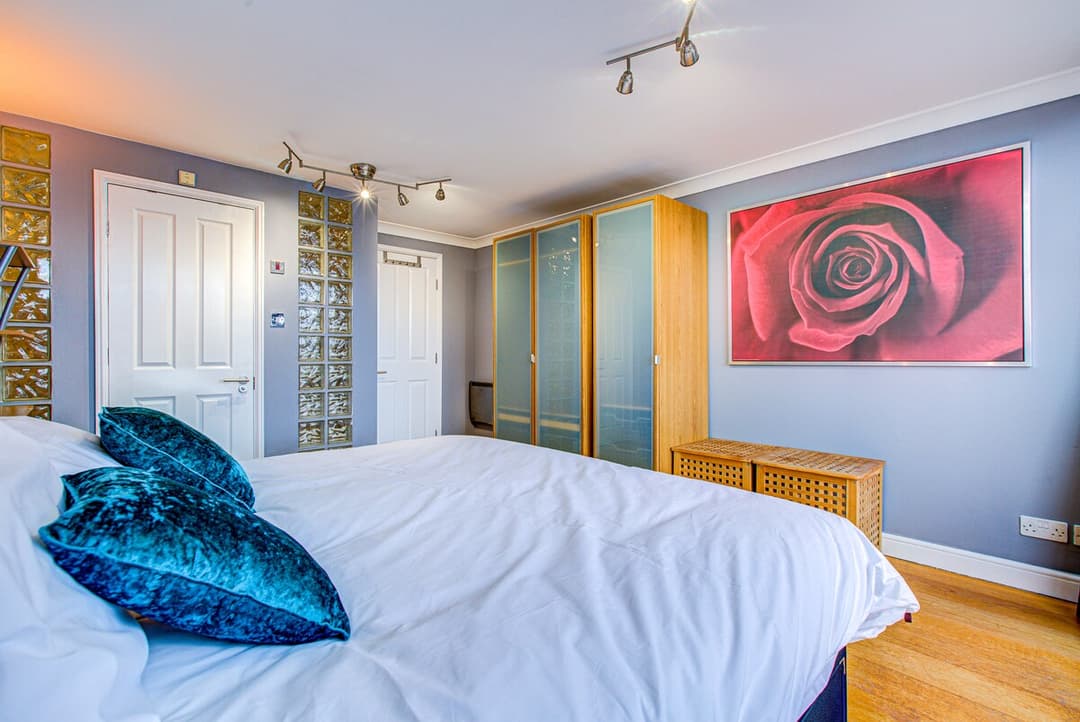 Thames View - 3 Bedroom Apt -  - View 10