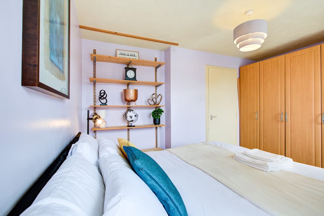 Dalton Plaza - 2 Bedroom Apartment In London - View 4