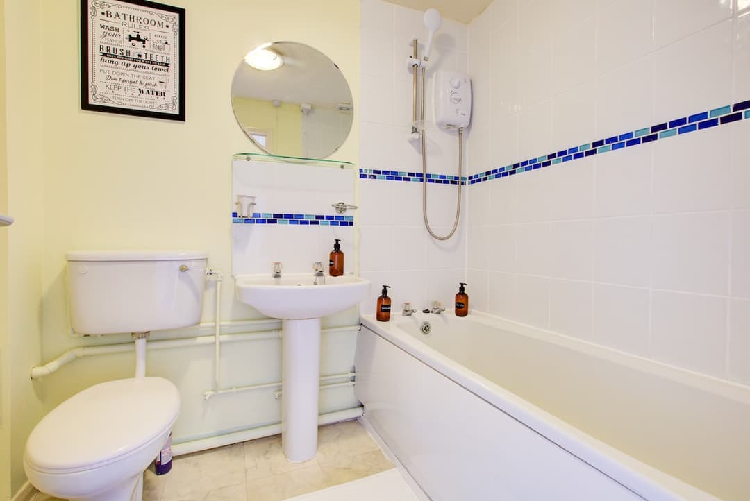 Dalton Plaza - 2 Bedroom Apartment In London - View 9