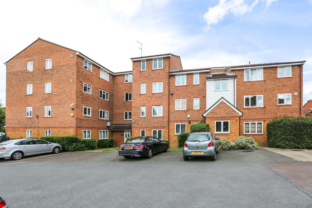 Dalton Plaza - 2 Bedroom Apartment In London - View 10