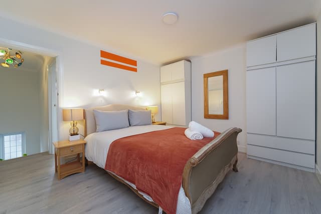 3BR |Parking|Wifi|Garden|Cot|Pets|EV - View 4