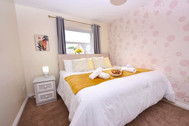 Colchester Home With Garden • Parking • Contractors - View 1